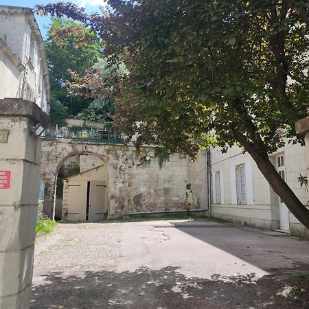 Appartement Avec Parking Prive Saumur Exterior foto
