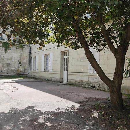 Appartement Avec Parking Prive Saumur Exterior foto