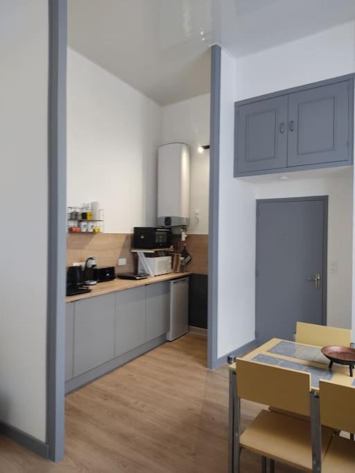 Appartement Avec Parking Prive Saumur Exterior foto